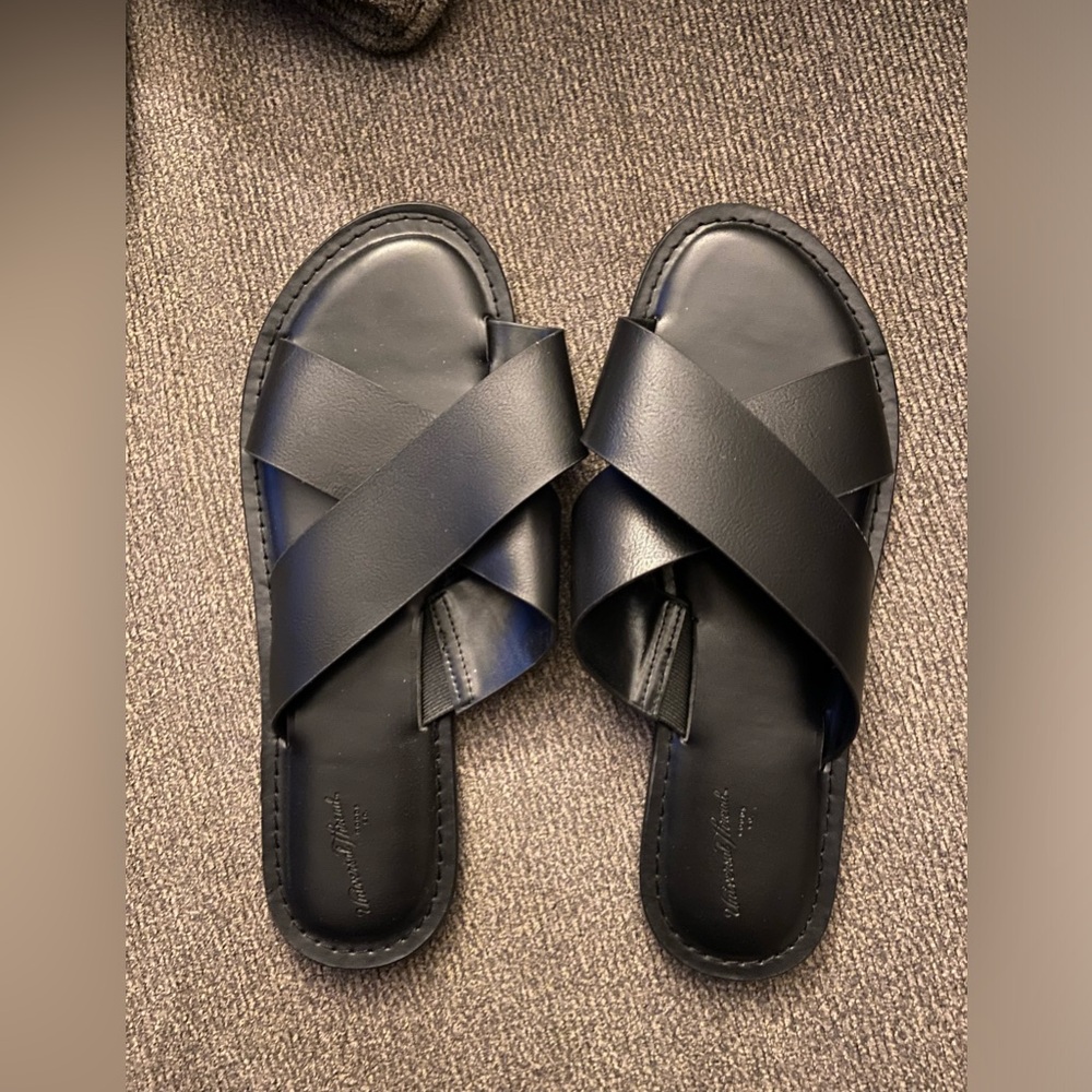 Universal Thread Sandals